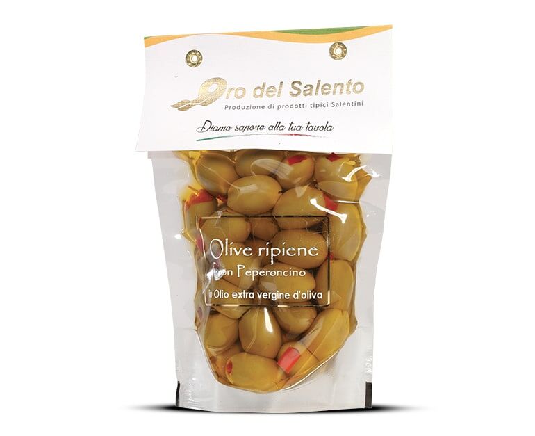 Olive verdi ripiene al peperoncino in olio extravergine di oliva Olive verdi ripiene al peperoncino in olio extravergine di oliva